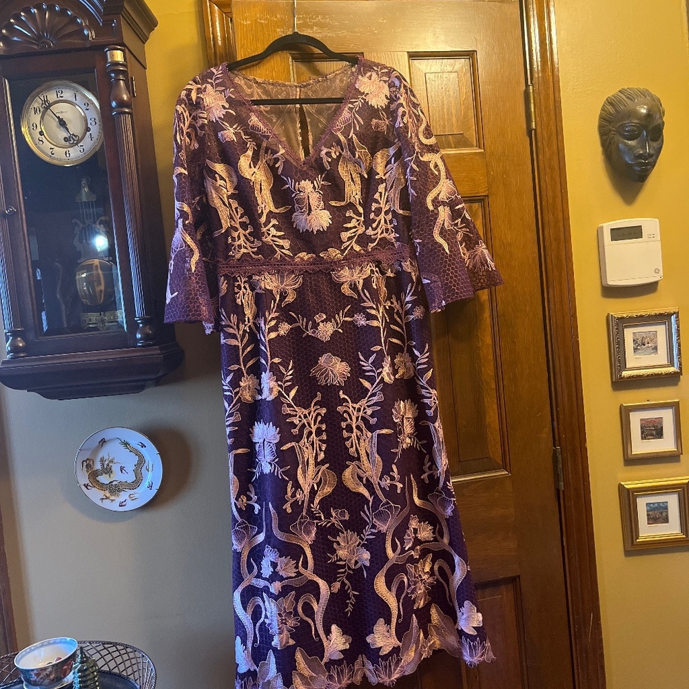 NWT GORGEOUS Marchesa Notte MIDI Dress.  Size 14.